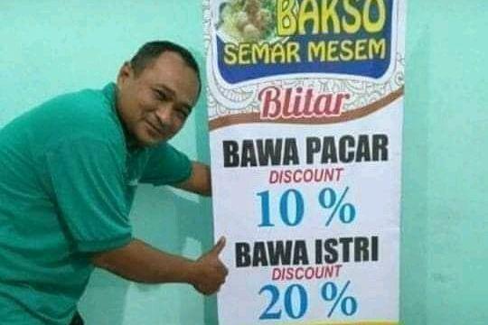 10 Potret Spanduk Tukang Bakso Ini Bikin Geleng Kepala, Kocak Abis!