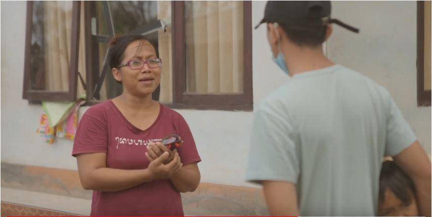 Salah satu orangtua siswa KREDIBALI (youtube.com/Jejak Literasi Bali)