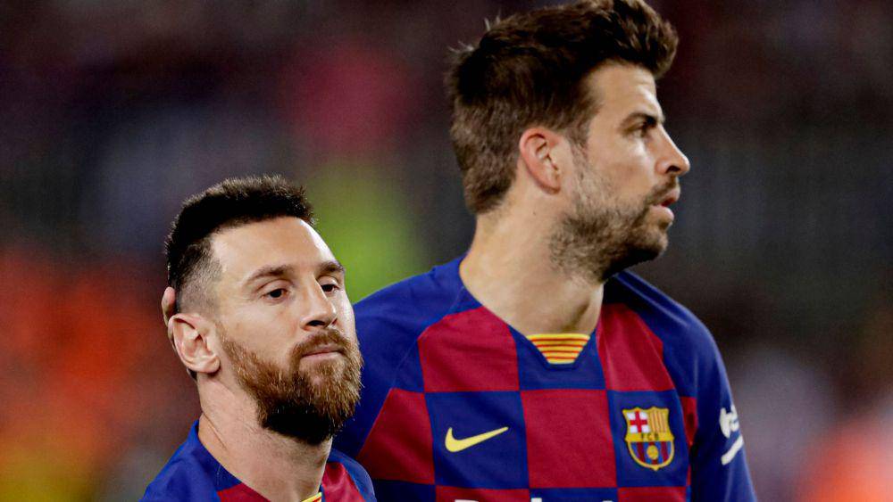 Lionel Messi dan Gerard Pique (skysports.com)
