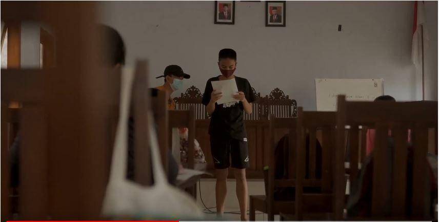 Suasana pembelajaran Bahasa Inggris di KREDIBALI (youtube.com/Jejak Literasi Bali)