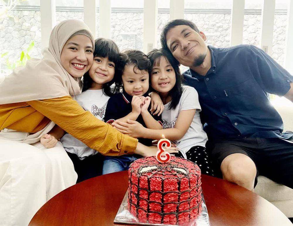 keluarga Desta (instagram.com/desta80s)