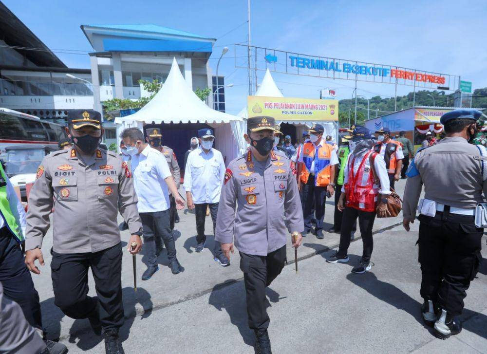 Kapolri Jendral Pol Listyo Sigit tinjau mudik Nataru di Pelabuhan Merak, Rabu (22/12/2021). (dok. Humas Polri)