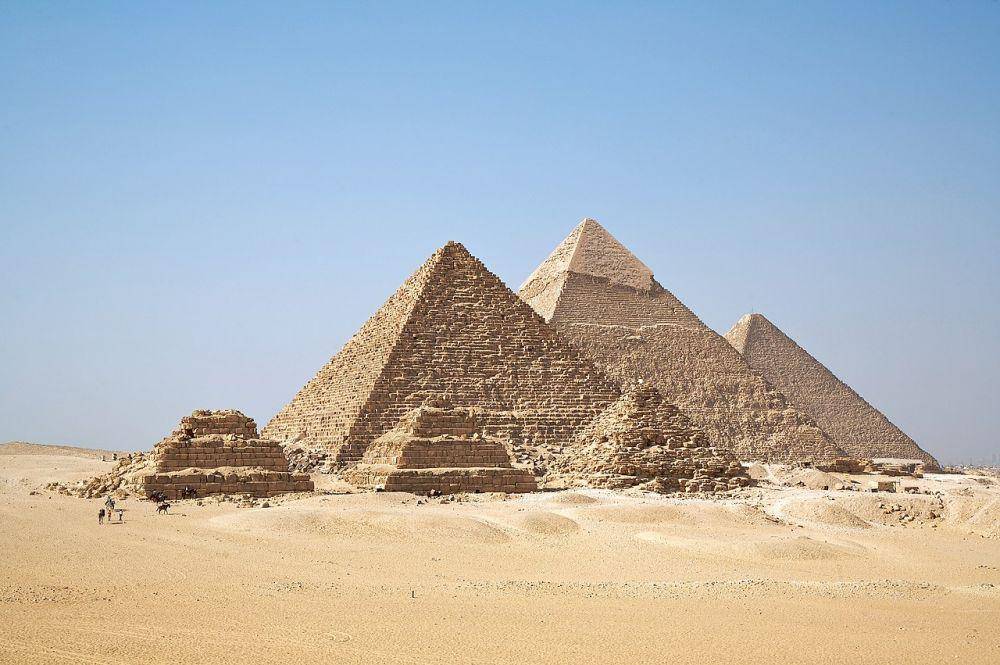 piramida di kompleks Giza (commons.wikimedia.org/Ikiwaner)
