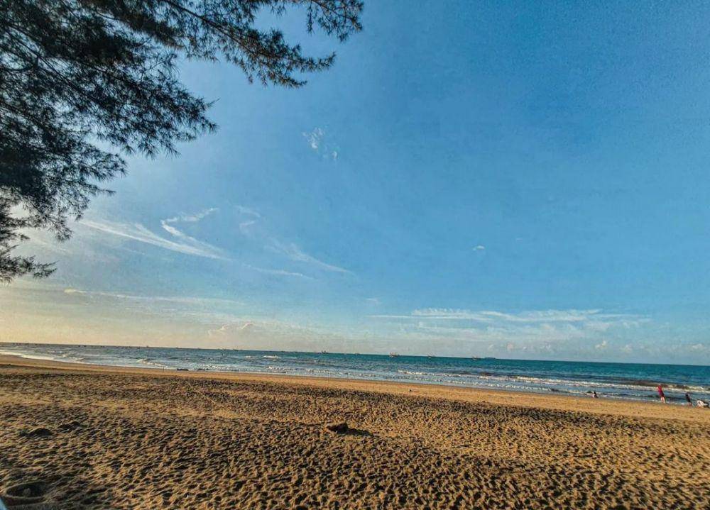 Pantai Slopeng (instagram.com/tya_ska)