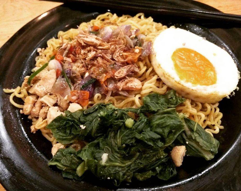 Ilustrasi indomie ala warmindo (instagram.com/lia_chen_ok)