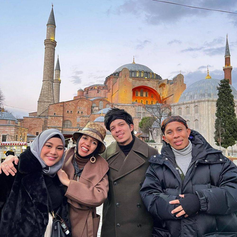 Aurel Hermansyah dan keluarga (instagram.com/genhalilintar)
