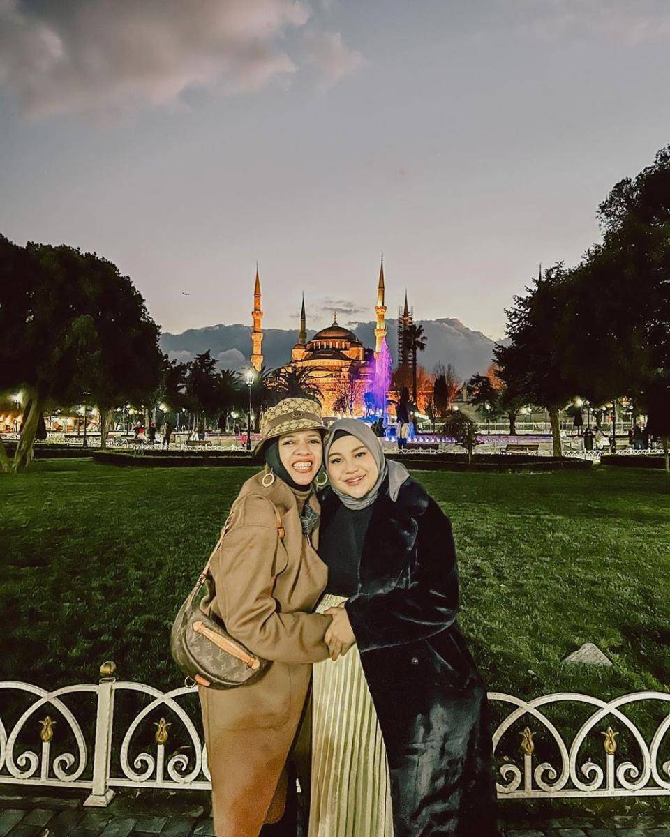 Aurel Hermansyah dan Lenggogeni Faruk Halilintar (instagram.com/genifaruk)
