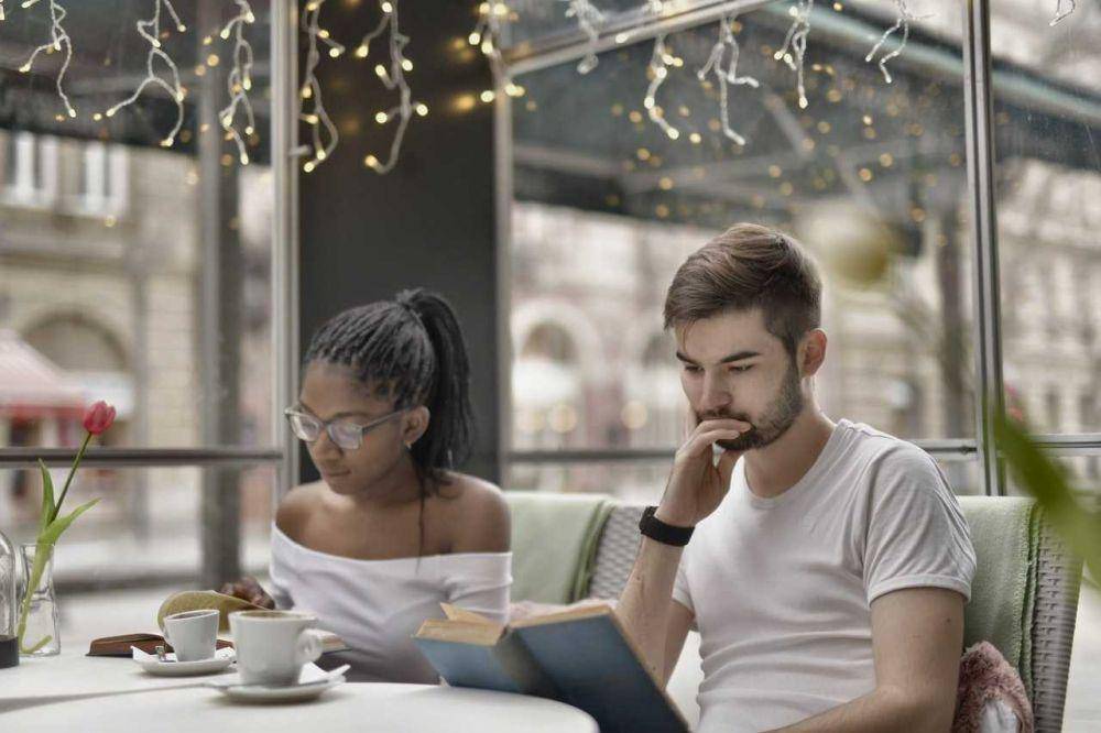 ilustrasi sibuk sendiri (pexels.com/Andrea Piacquadio)
