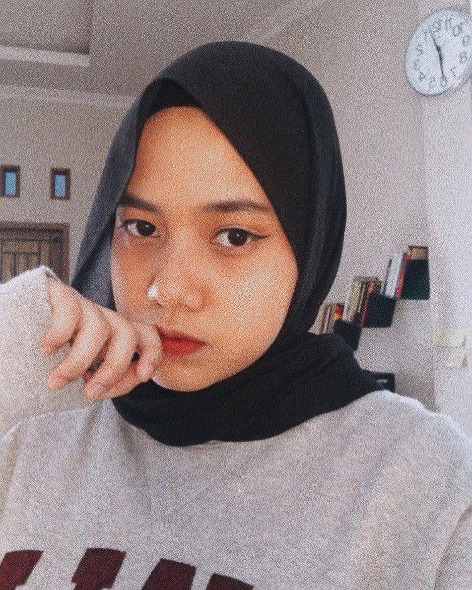 Hanin Dhiya (instagram.com/hanindhiyaatys)