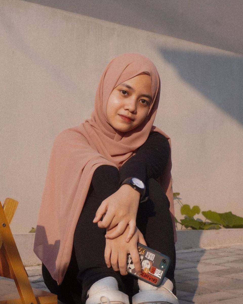 Hanin Dhiya (instagram.com/hanindhiyaatys)