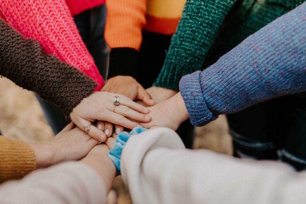 ilustrasi teamwork (unsplash.com/Hannah Busing)