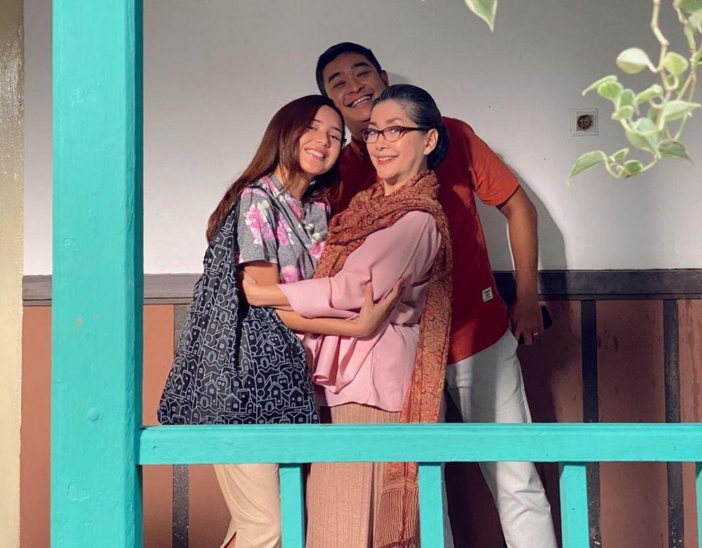 potret akrab Beby Tsabina dan Widyawati bintangi film Eyang Ti (dok. Falcon Pictures/Eyang Ti)