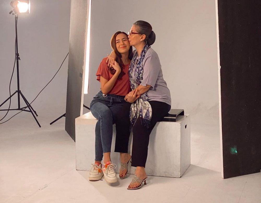 potret akrab Beby Tsabina dan Widyawati bintangi film Eyang Ti (dok. Falcon Pictures/Eyang Ti)