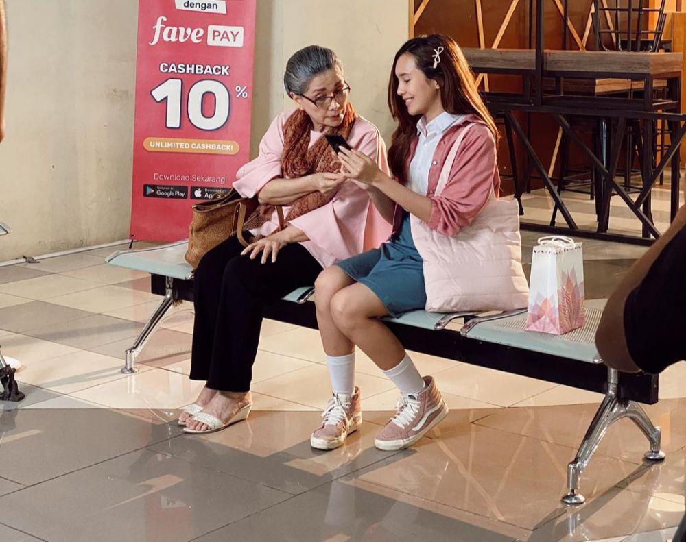 potret akrab Beby Tsabina dan Widyawati bintangi film Eyang Ti (dok. Falcon Pictures/Eyang Ti)