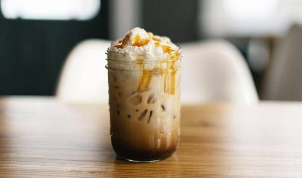 ilustrasi salted caramel apple (unsplash.com/Kari Shea)