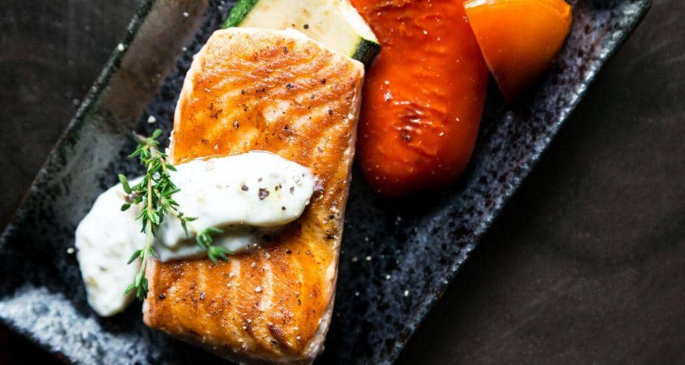 ilustrasi salmon mango habanero (pexels.com/Malidate Van)