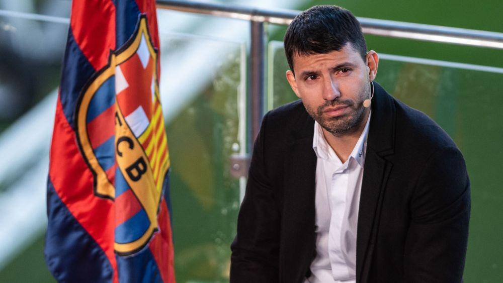 Sergio Aguero saat mengumumkan keputusan pensiunnya karena masalah jantung. (skysports.com)