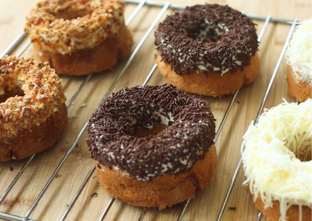 Donat chiffon ala Devina Hermawan (youtube.com/Devina Hermawan)