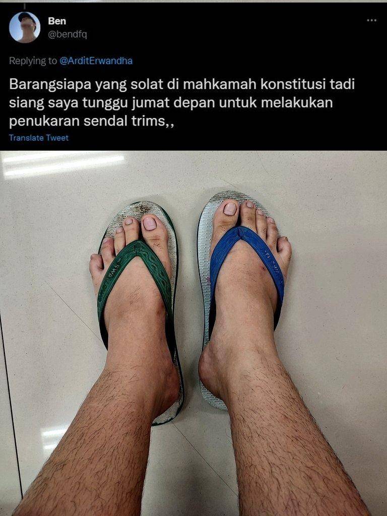 cerita kehilangan sandal (twitter.com/bendfq)