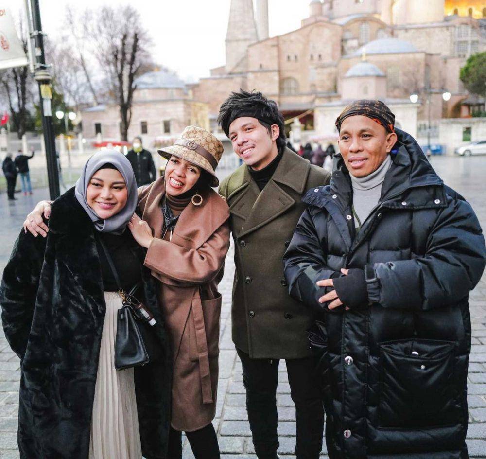 Aurel Hermansyah bareng Krisdayanti, Ashanty, dan Geni Faruk (Instagram.com/attahalilintar/)