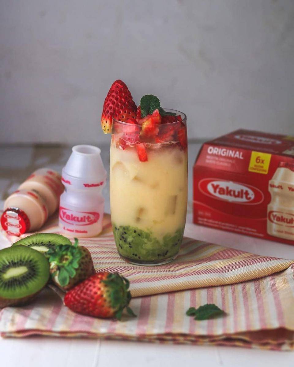 minuman yakult kekinian (instagram.com/__manumc___)