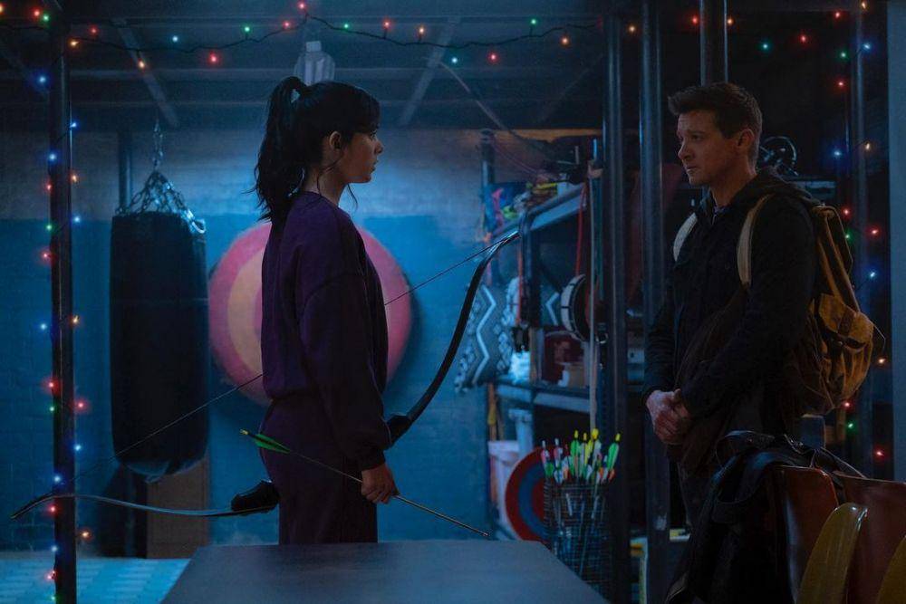 Hailee Steinfeld dan Jeremy Renner dalam Hawkeye (instagram.com/haileesteinfeld)