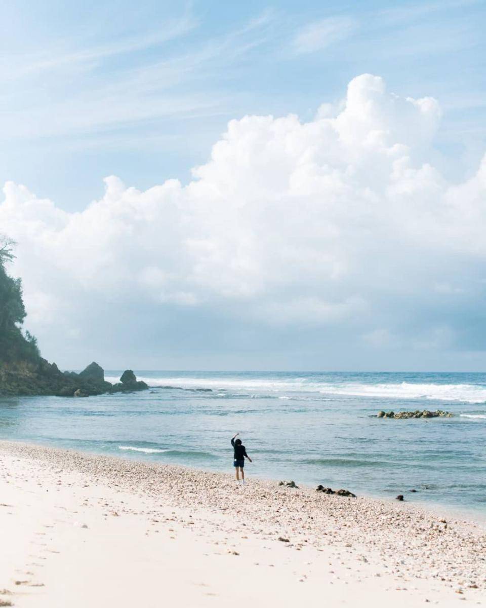 Pantai Pacar (instagram.com/ltvxna_)
