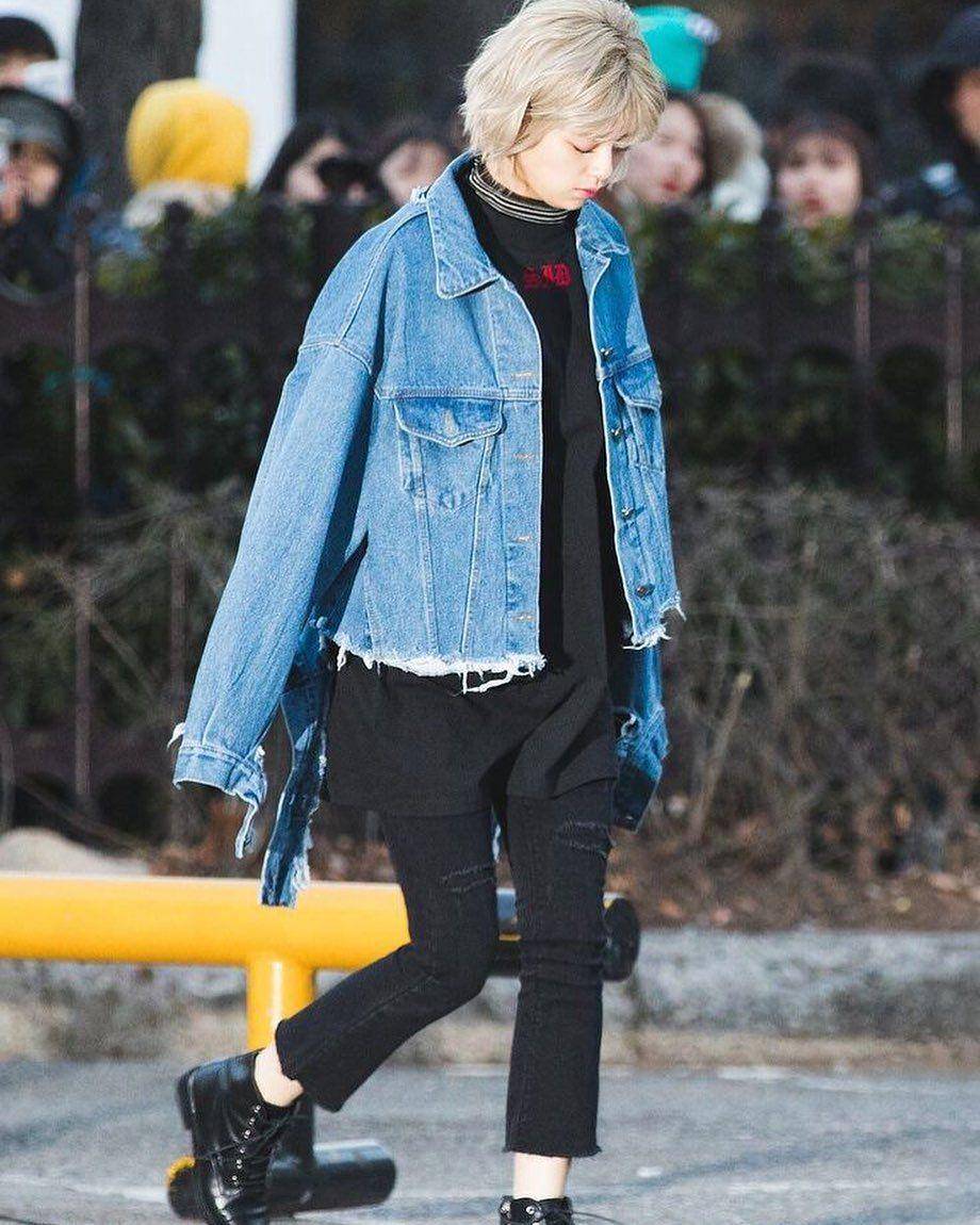outfit jeans Jeongyeon Twice (instagram.com/twiceoutfitholic)