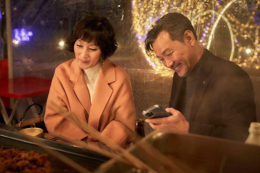 Lee Hye Young dan Jung Jin Young dalam film Korea A-Year End Medley (instagram.com/cjenmmovie)