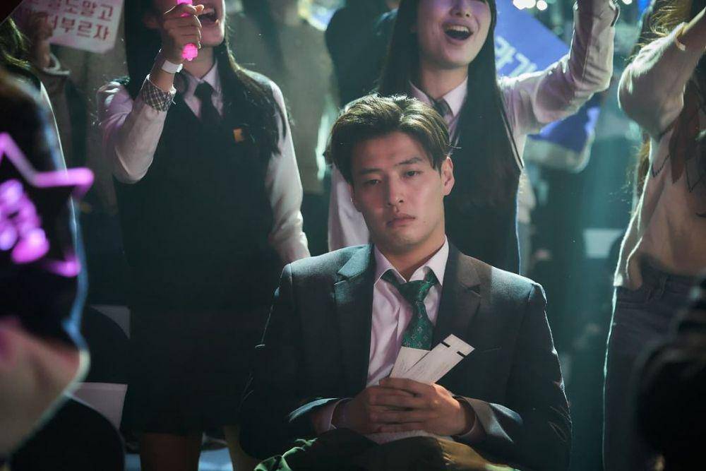 Kang Ha Neul dalam film Korea A-Year End Medley (instagram.com/cjenmmovie)