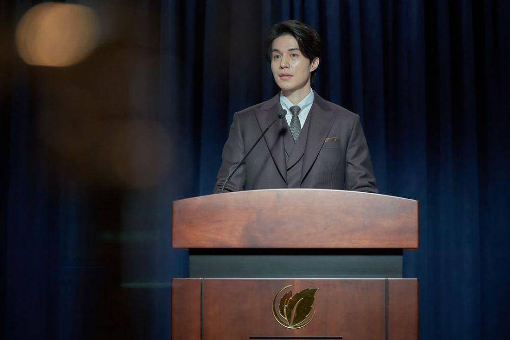 Lee Dong Wook dalam film Korea A-Year End Medley (instagram.com/cjenmmovie)