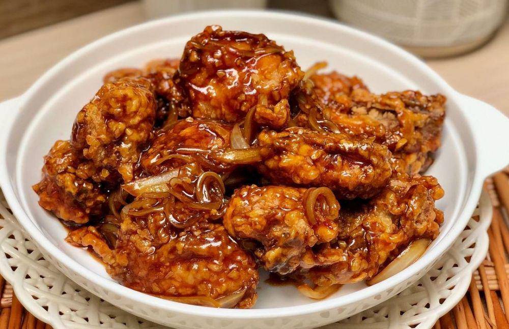 Ayam goreng madu mentega (instagram.com/emmy_gho)
