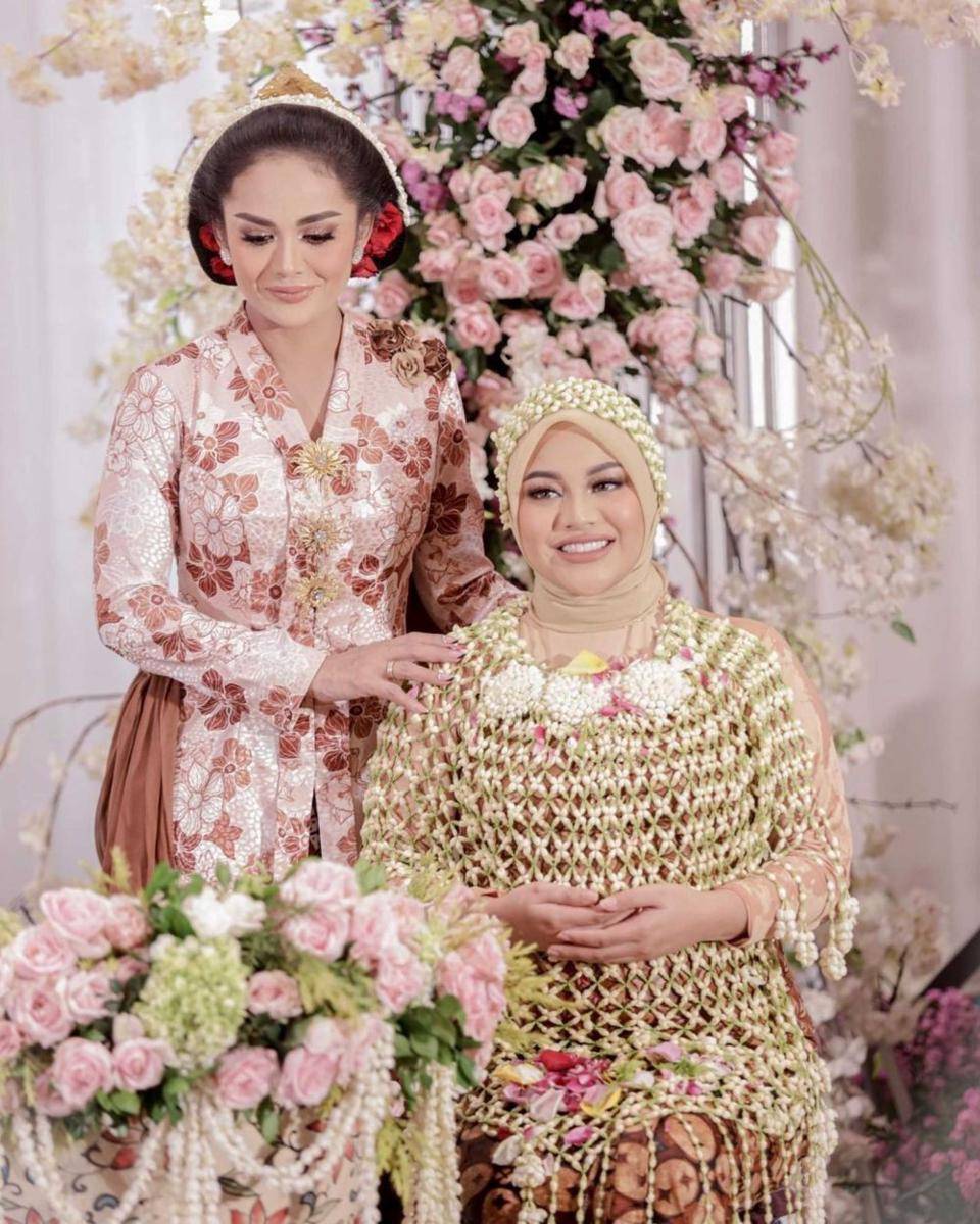 Aurel Hermansyah bareng Krisdayanti, Ashanty, dan Geni Faruk (Atanlemosphotowork via Instagram.com/krisdayantilemos/)