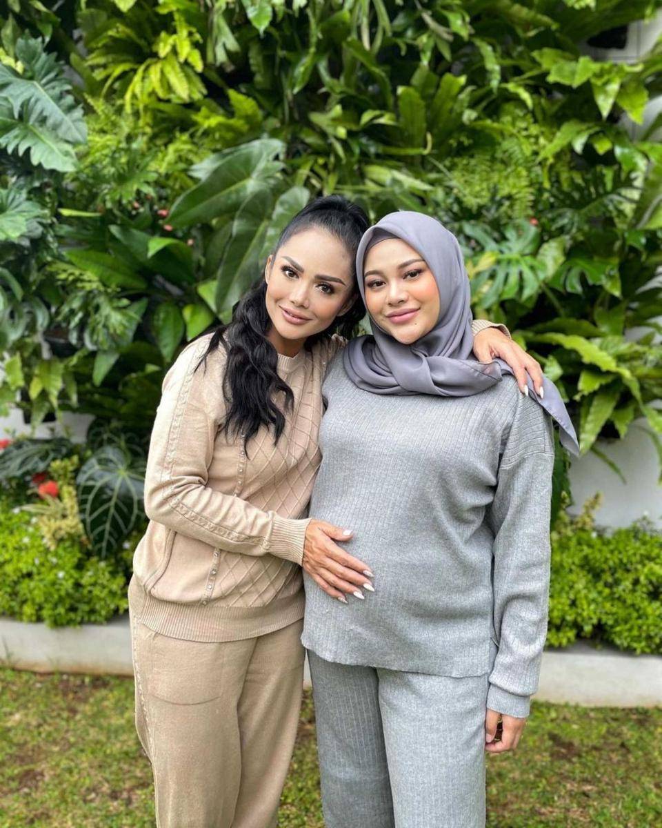 Aurel Hermansyah bareng Krisdayanti, Ashanty, dan Geni Faruk (Instagram.com/krisdayantilemos/)