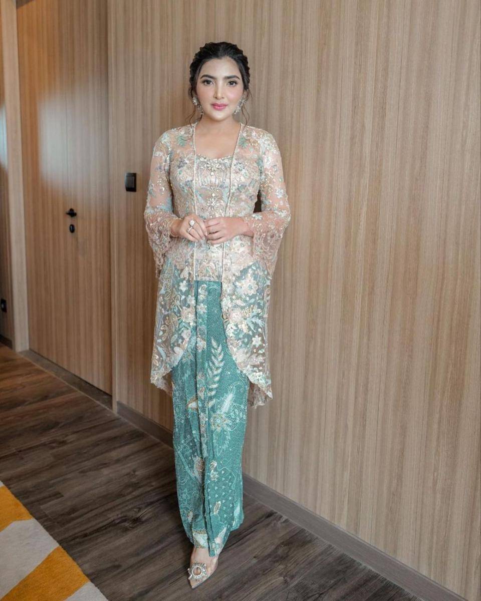 Kebaya Ashanty (instagram.com/ashanty_ash)