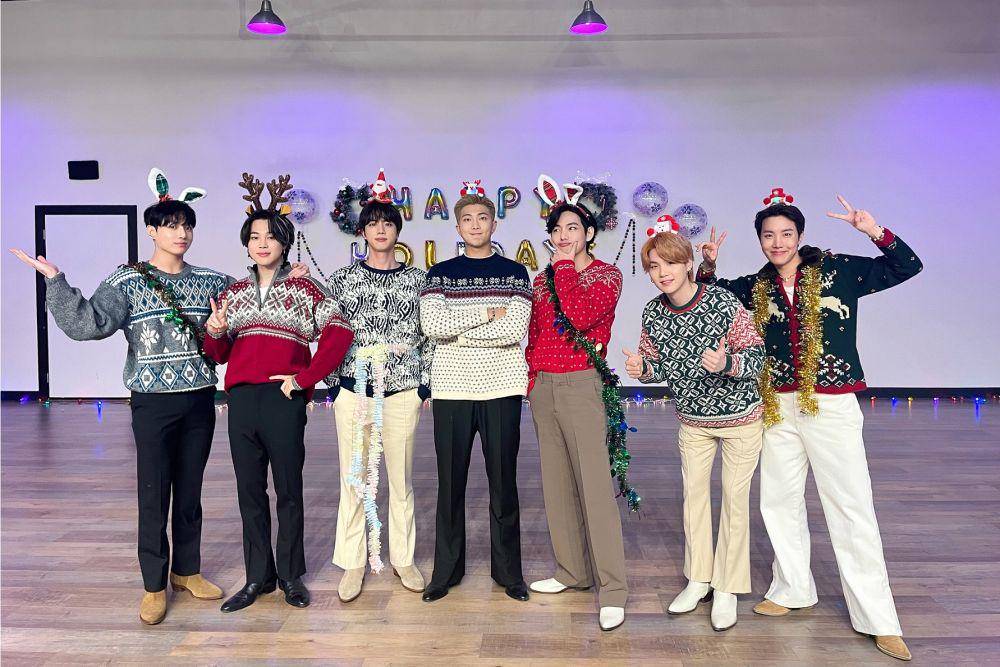 BTS (twitter.com/bts_bighit)
