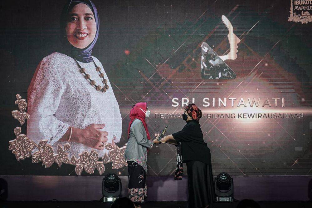 Ibu Sri Sintawati, Ibu Ibukota tahun 2021 di bidang kewirausahaan (dok. Ibu Ibukota Awards)