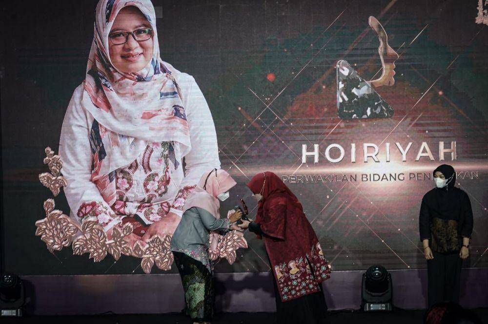 Ibu Hoiriyah, Ibu Ibukota tahun 2021 di bidang pendidikan (dok. Ibu Ibukota Awards)