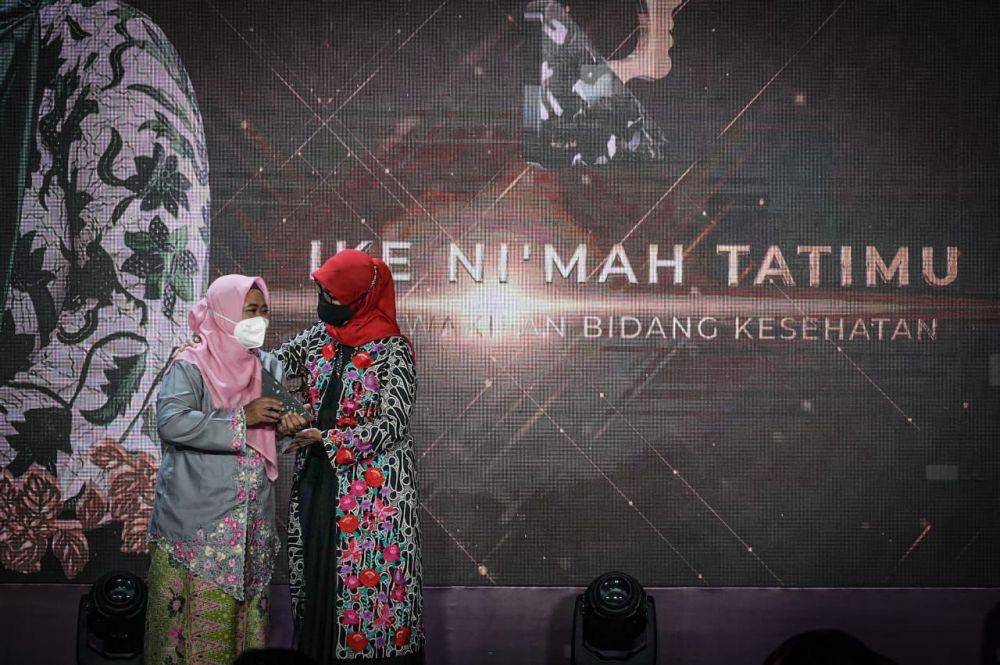 Ibu Ike Ni'mah Tatimu, Ibu Ibukota tahun 2021 di bidang  kesehatan (dok. Ibu Ibukota Awards)