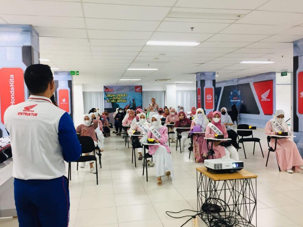 1.000 Perempuan Indonesia Ikut Edukasi Sadar Keselamatan Berkendara