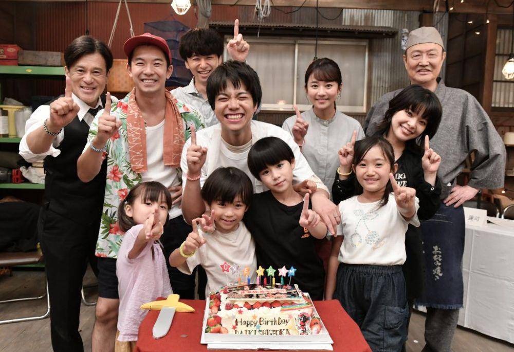 Cuplikan adegan dorama Kazoku Boshuu Shimasu (twitter.com/kazoku_tbs)