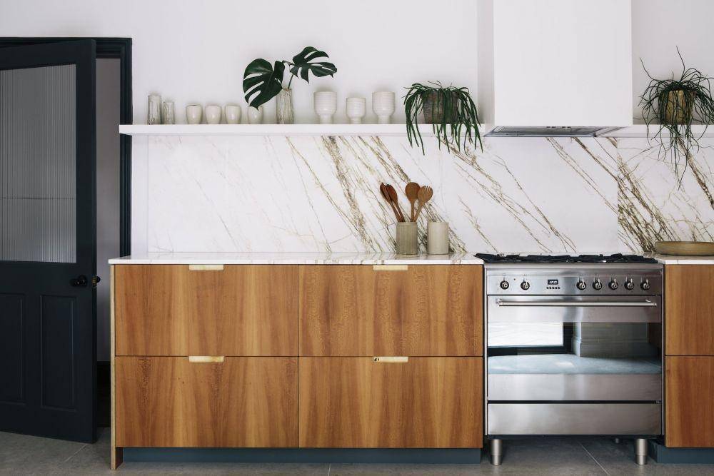 Desain Kitchen Set Bergaya Rustic (hgtv.ca)