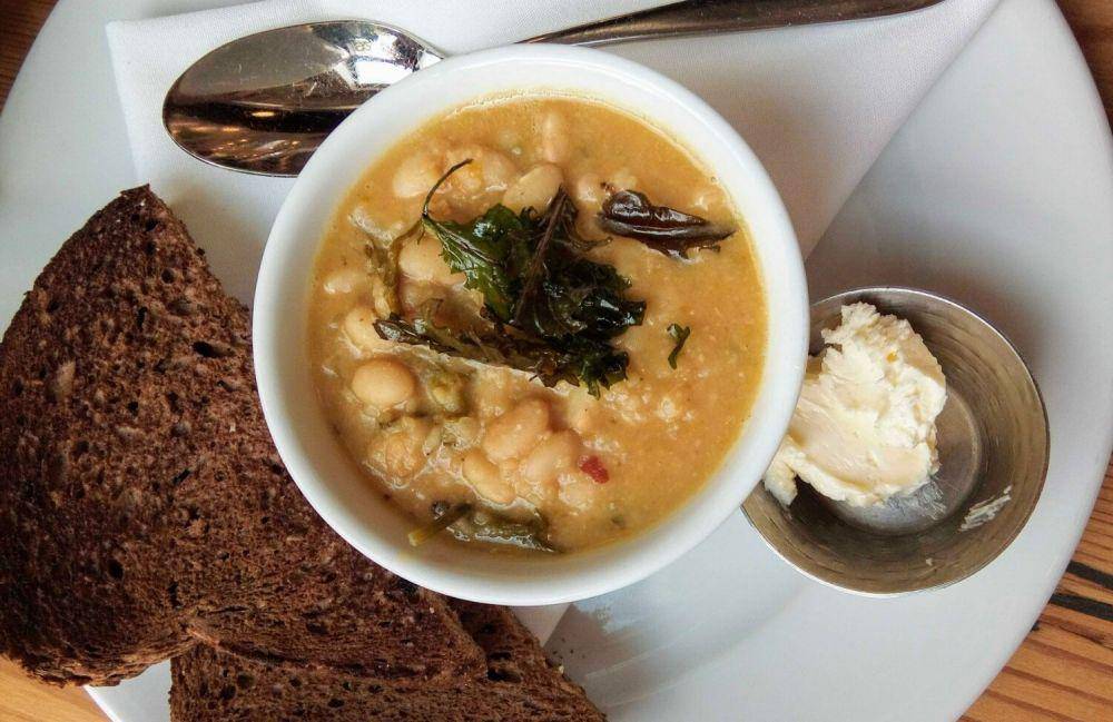 ilustrasi lemon white bean soup (pexels.com/Jeanetta Richardson-Anhalt)