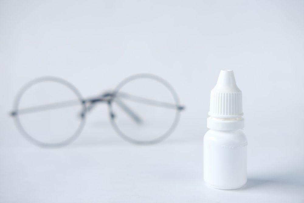 5 Cara Menggunakan Obat Tetes Mata dengan Mudah dan Benar
