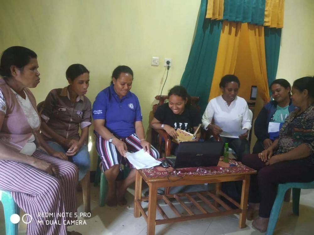 Elmi dan anggota GARAMIN sedang mengadakan diskusi. (dok. GARAMIN)