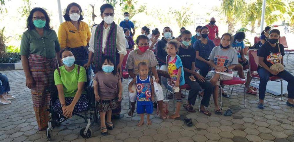 Elmi dan anggota GARAMIN sedang melaksanakan sosialisasi. (dok. GARAMIN)