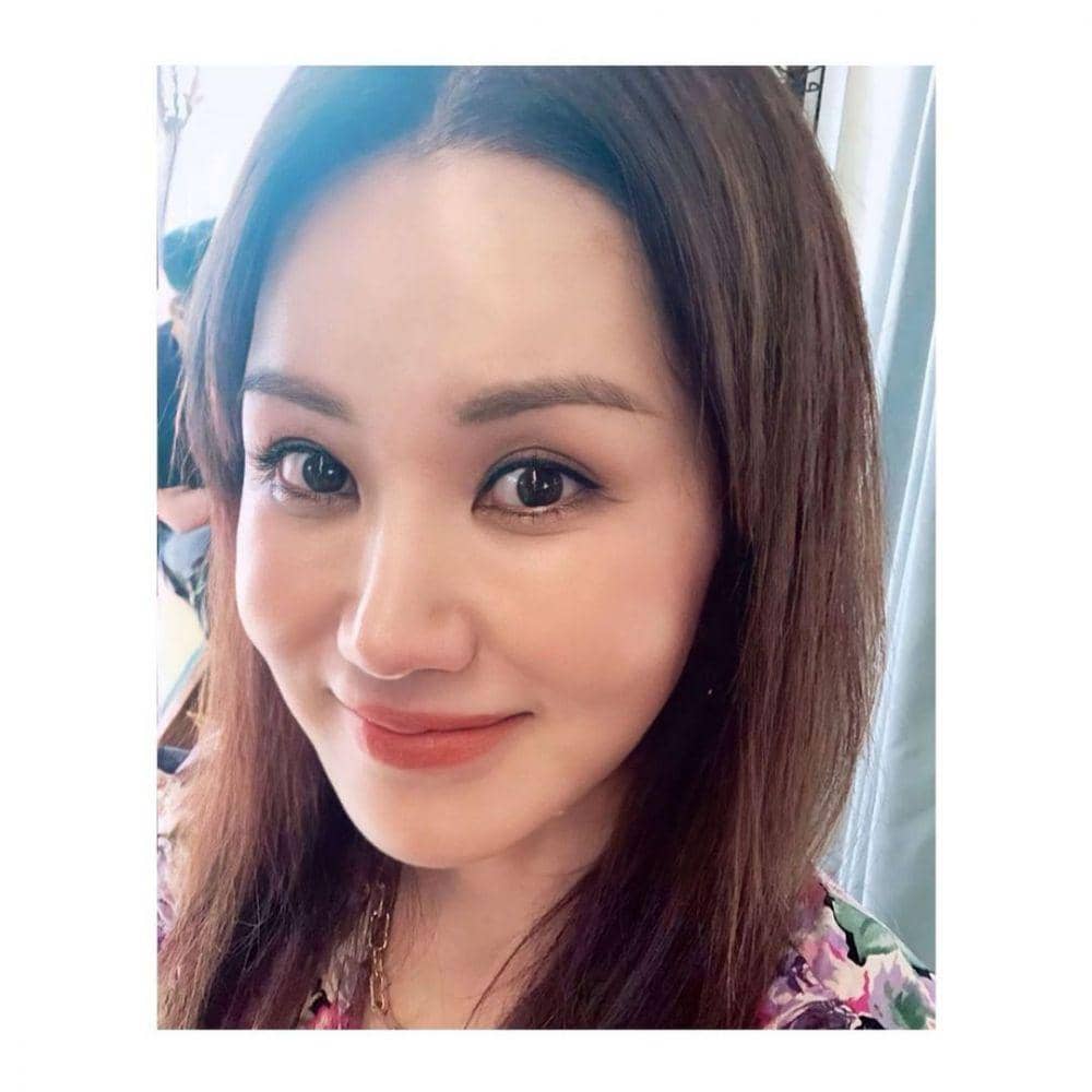 Uhm Jung Hwa (instagram.com/umaizing)