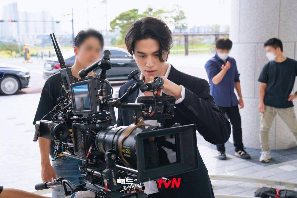 potret di balik layar drama Bad and Crazy (instagram.com/tvn_drama)