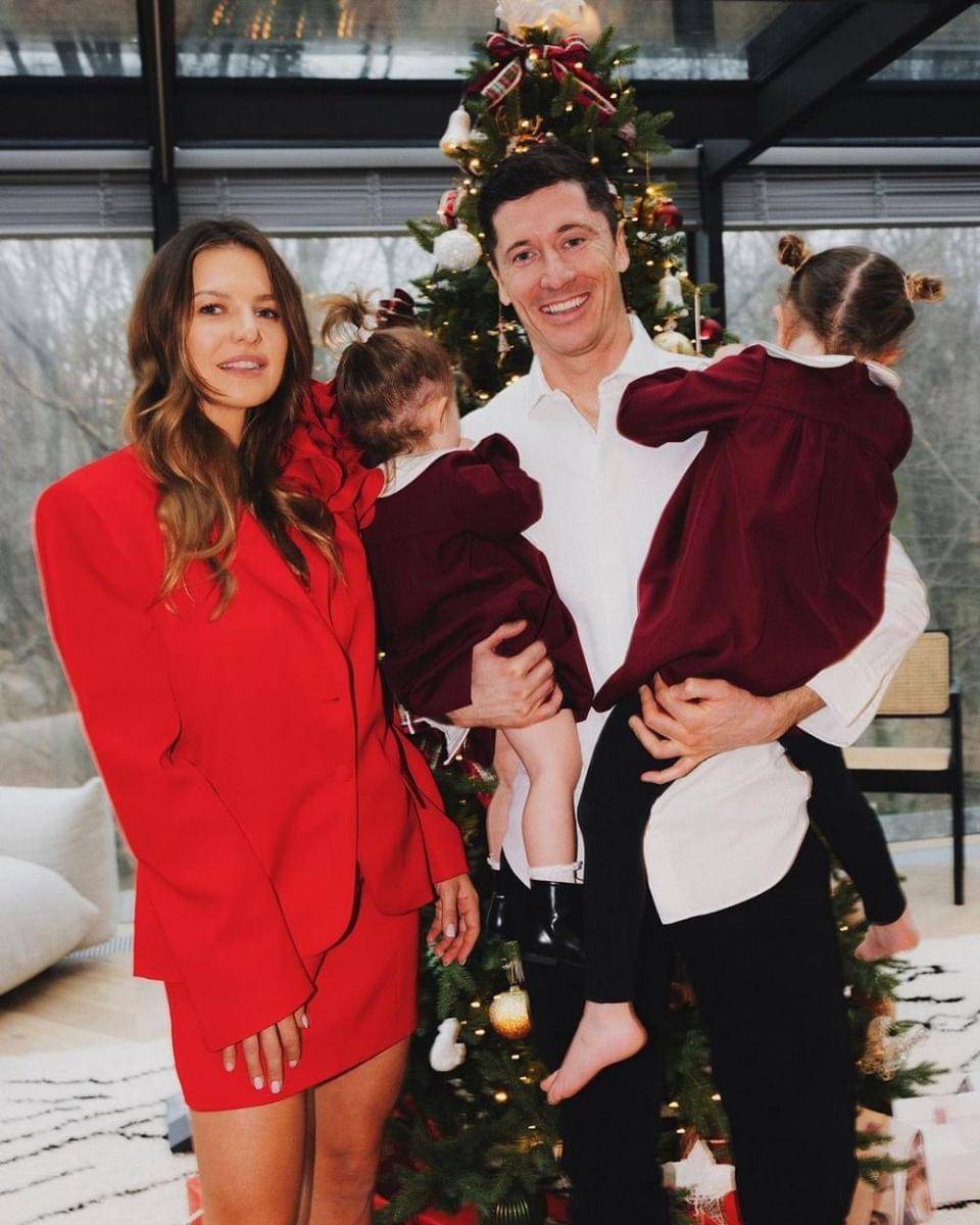 potret Robert Lewandowski bersama keluarganya di hari Natal (instagram.com/_rl9)