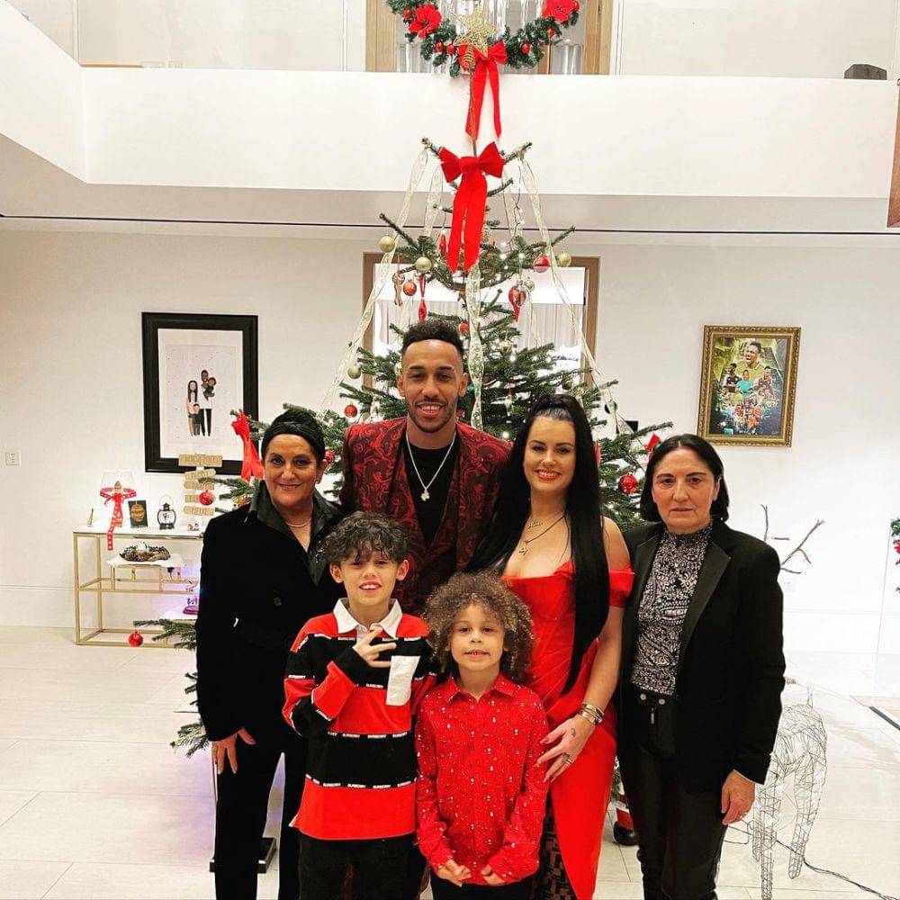 potret Aubameyang bersama keluarganya di hari Natal (instagram.com/auba)